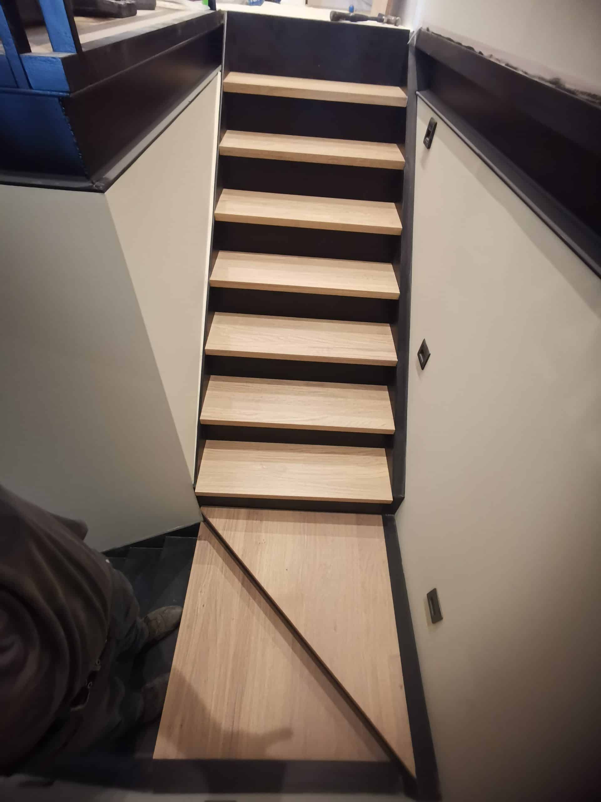 escalier-sur-mesure-acier-fl-acier-menton1